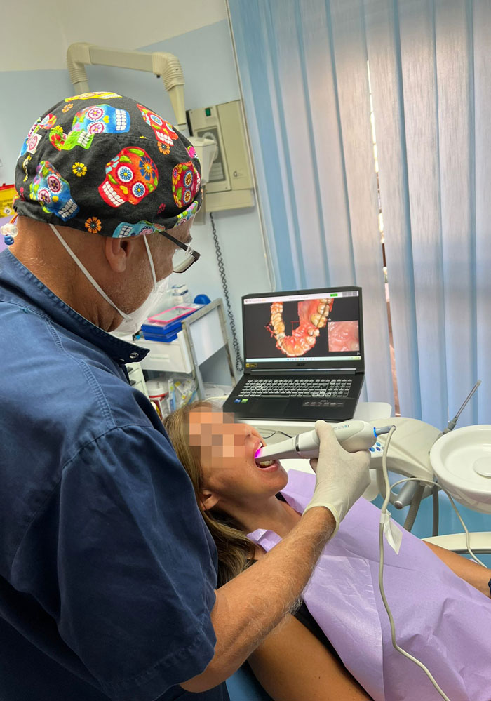 Scanner digitale intraorale allo Studio dentistico Maccioni di Cagliari